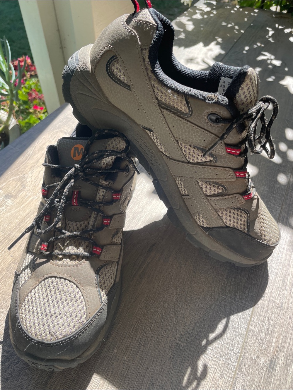 Merrill Men's Hiking Shoes
Size 6.5
Used, good condition